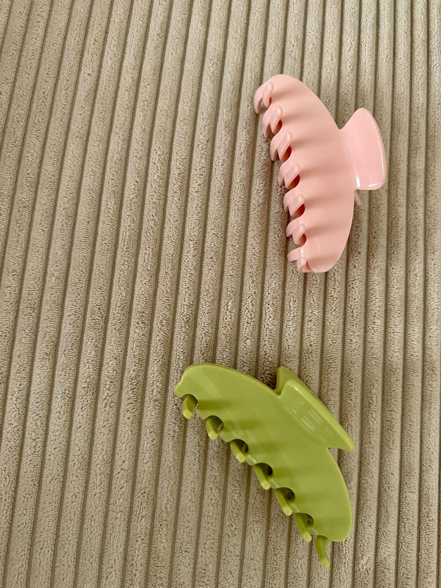 Skřipec na vlasy Matcha