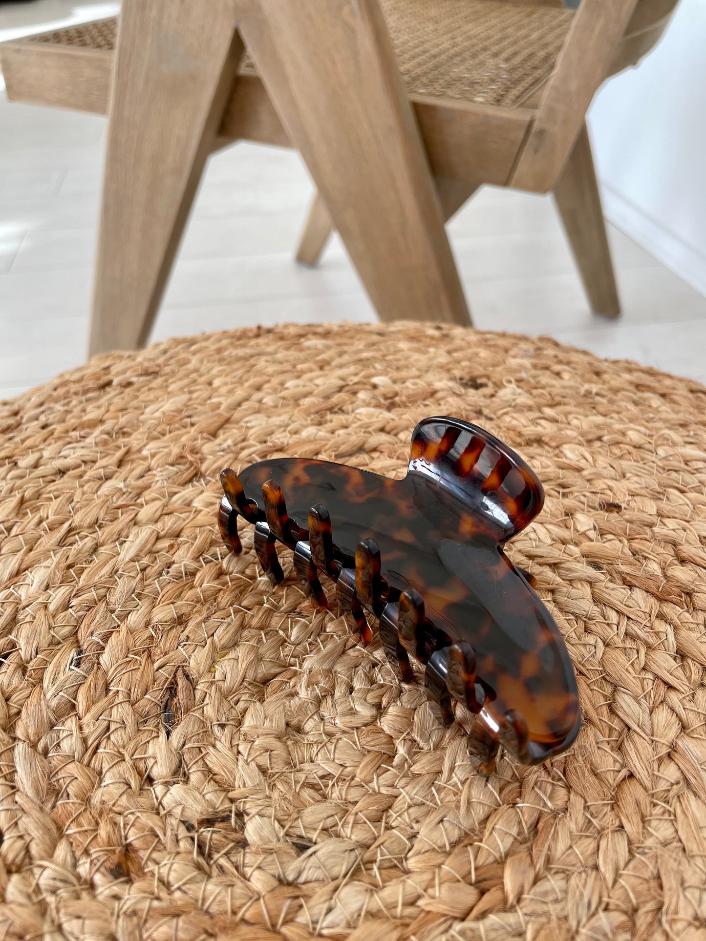 Large hair clip tortoiseshell